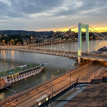 Riverside Flat With King Castle View Budapest Eksteriør bilde