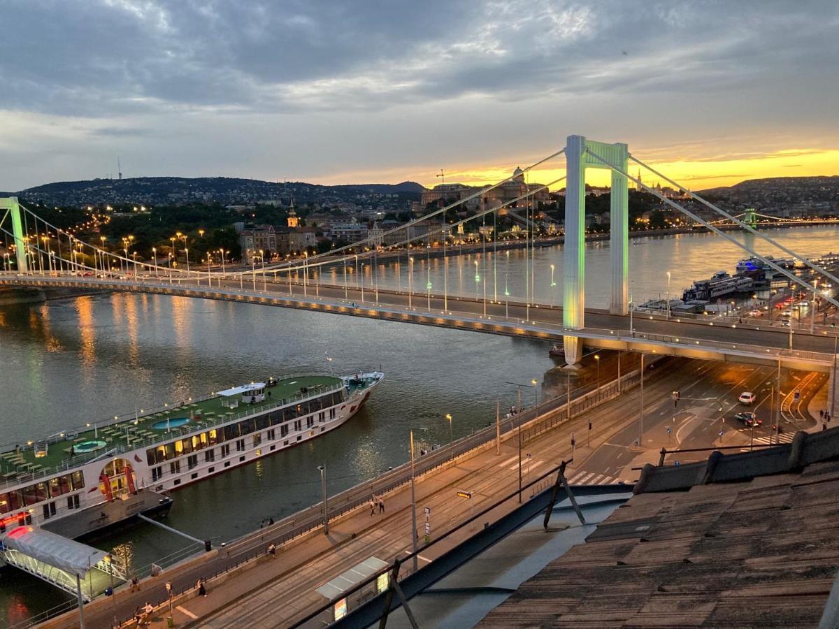 Riverside Flat With King Castle View Budapest Eksteriør bilde