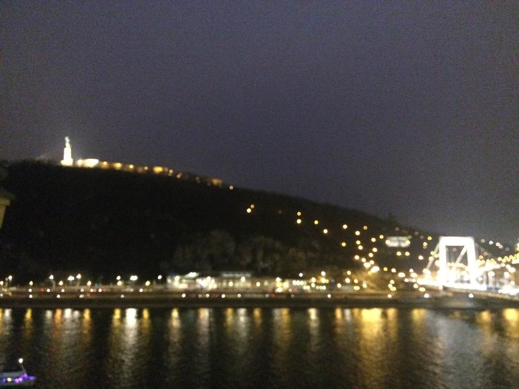 Riverside Flat With King Castle View Budapest Eksteriør bilde