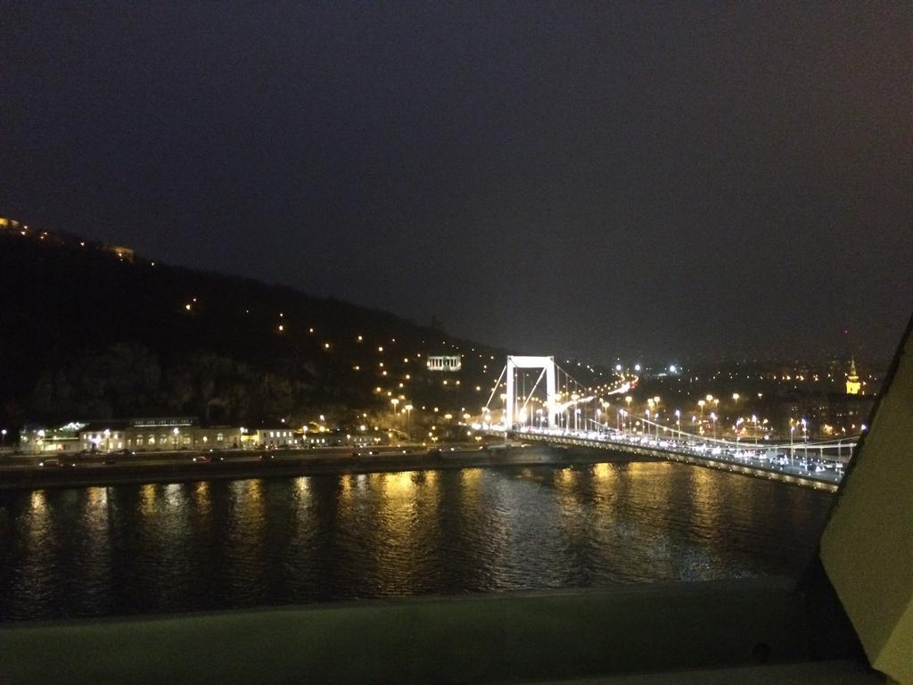 Riverside Flat With King Castle View Budapest Eksteriør bilde